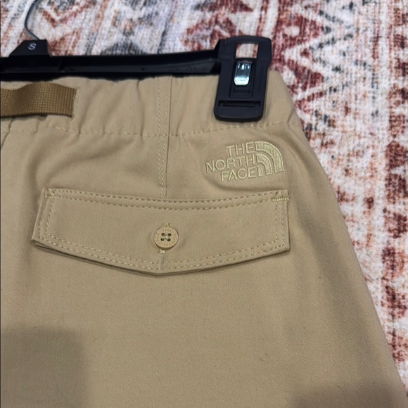 The North Face Women’s Khaki Field Shorts - Picture 5 of 12